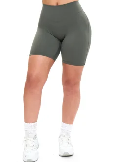 Aggressive Scrunch Short 7"