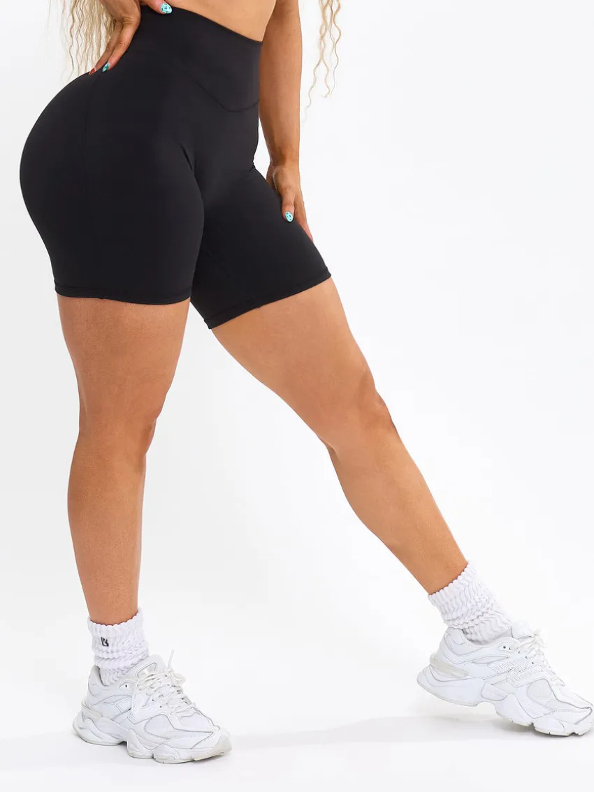Aggressive Scrunch Short 7"