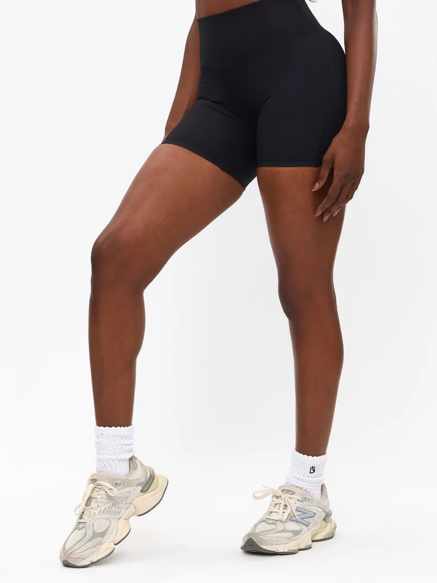 Material Girl Ribbed Short 6"